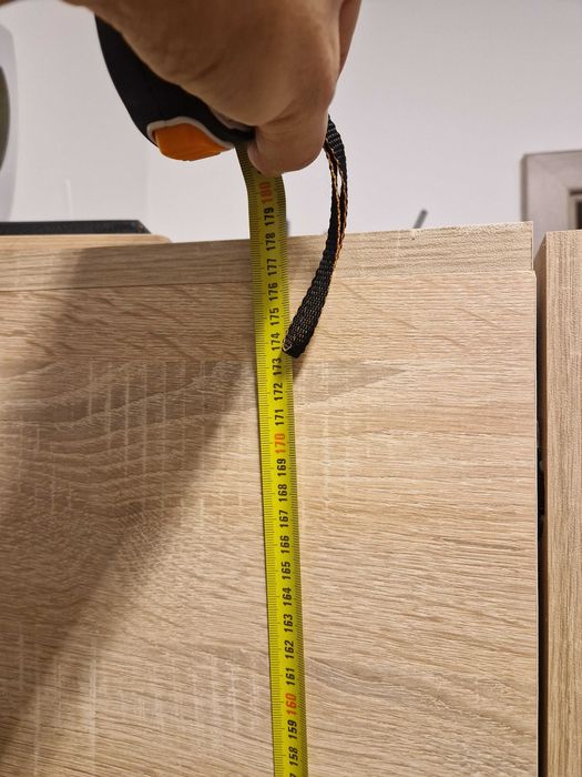 Cuier cu un dulapior pentru încălțăminte și haine