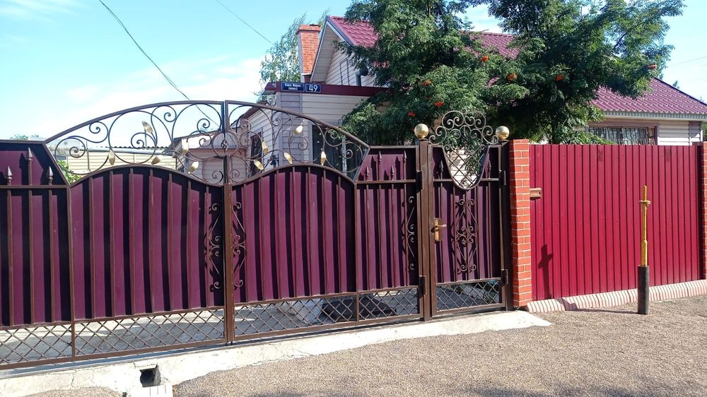 Продаем  4-комнатный дом в Шахтинске