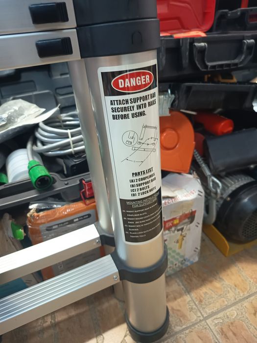 Scară profesională de aluminiu.