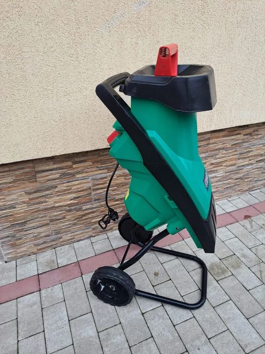 Tocator crengi, resturi vegetale, fructe