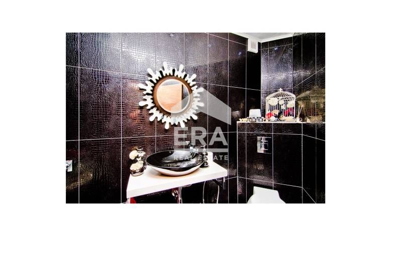 Четириетажна обзаведена къща за продажба, с барбекю зона и двор, в м-с