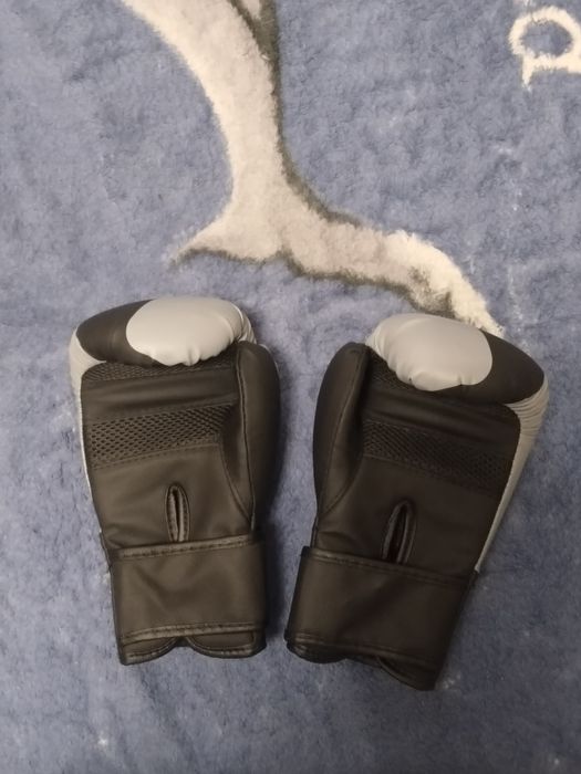 Продам боксерские перчатки