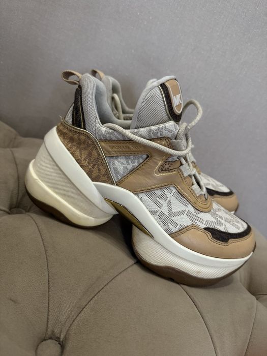 Продам кроссовки michael kors