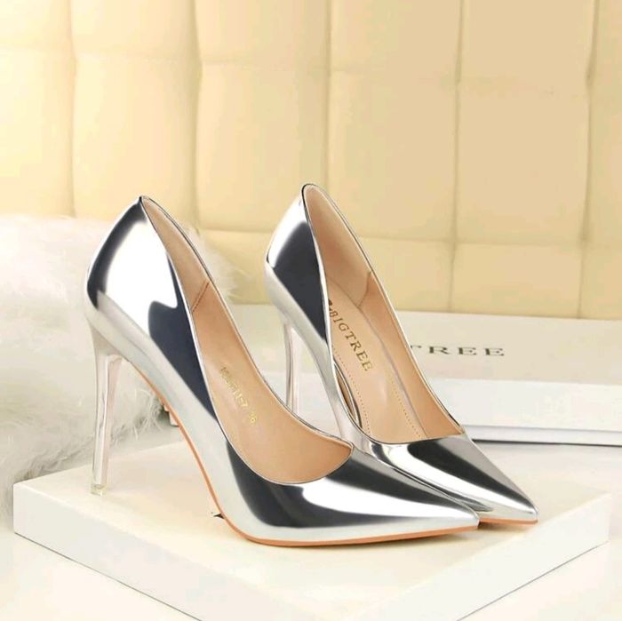 Pantofi cu toc mărimea 37