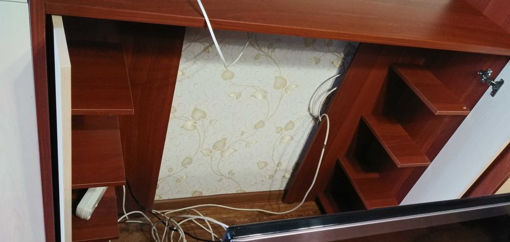 Продажа стенки в гостиную комнату