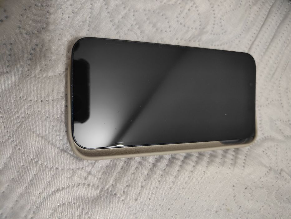 Vând iPhone 14 256gb