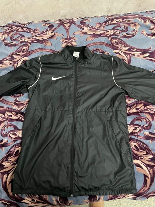 Тренировочная футболка, дождевик, кофта