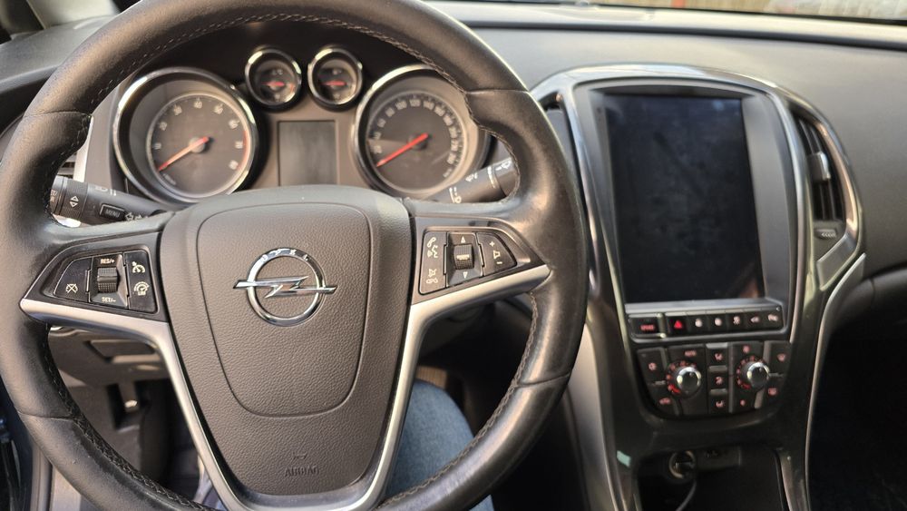 Opel Astra j - 1,6 L benzina + GPL