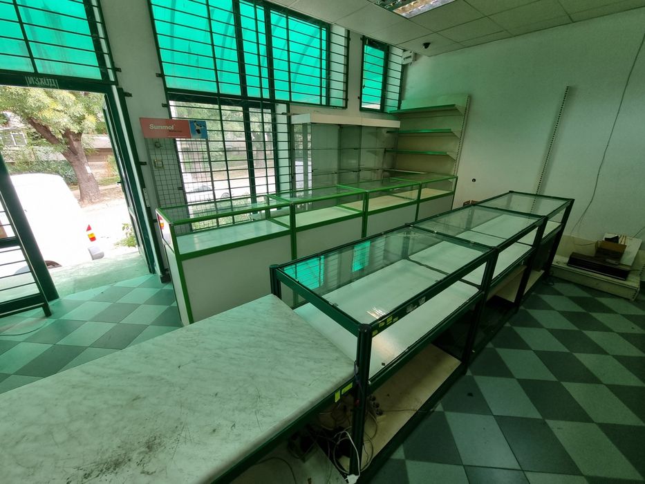 Краестени и островни стилажи