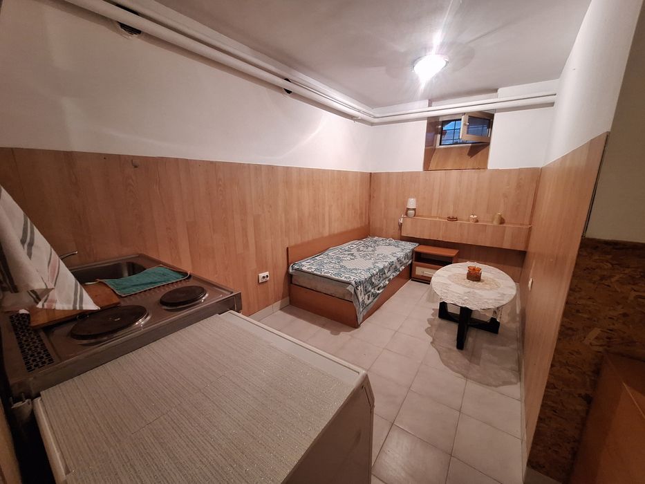 Обзаведено партерно ателие бул. Витошка с включени консумативи