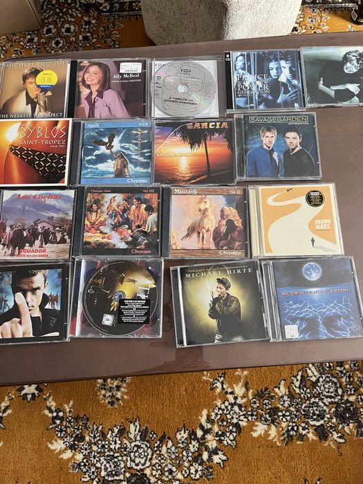 Vand cd si viniluri cu muzica originale