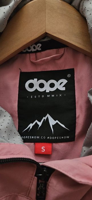 Geacă marca Dope