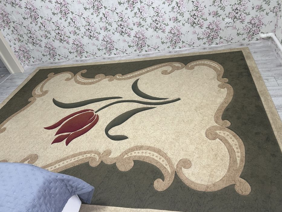 Ковер хороший разм2.5/3.5