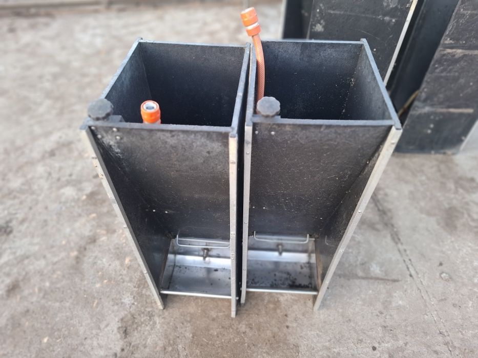 Hranitori pentru porci