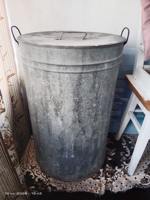 Продам оцинкованный бак с крышкой