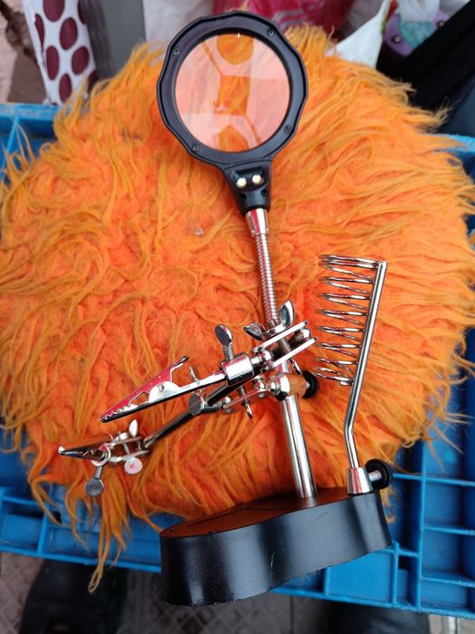 Lupa cu lumina ,clești și suport letcon