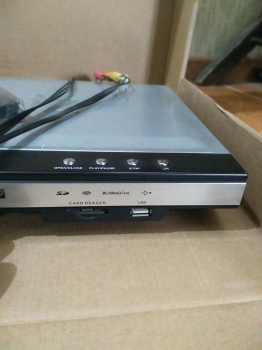 Dvd приставка в отличном состоянии