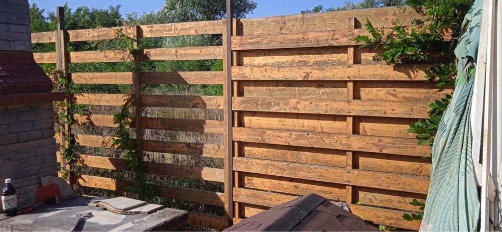 Vand 15 ml de gard -7+2 panouri  din lemn