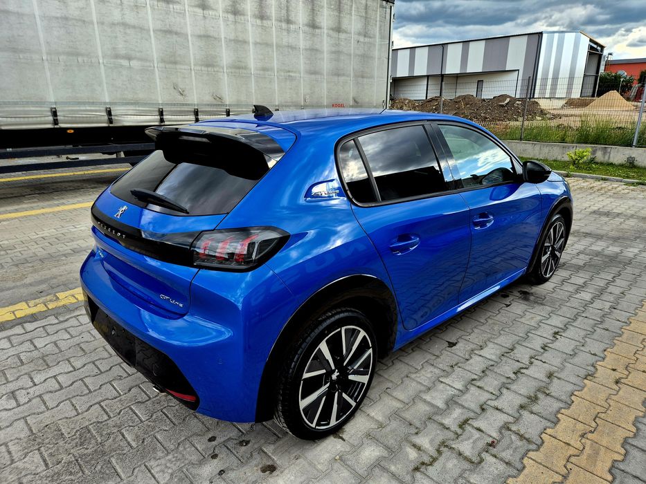 Peugeot 208 1.2i GT Line 101hp автомат