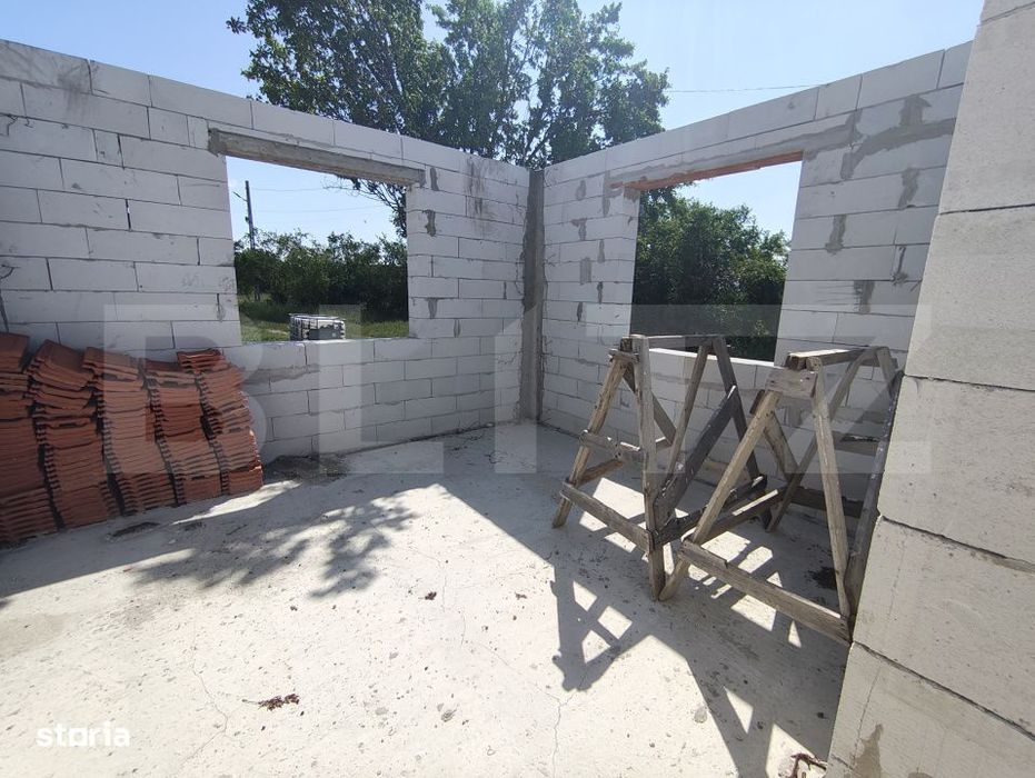Casa de vanzare, la rosu, 3 camere, 90 mp, in Les