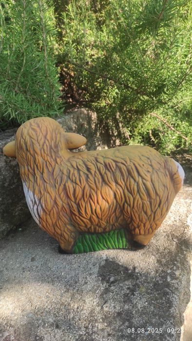 Керамична фигура за градина