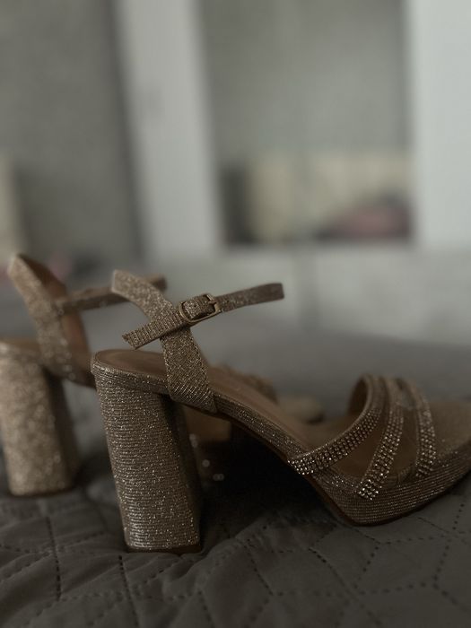 Официални токчета