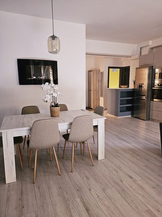 De inchiriat apartament cu 3 camere