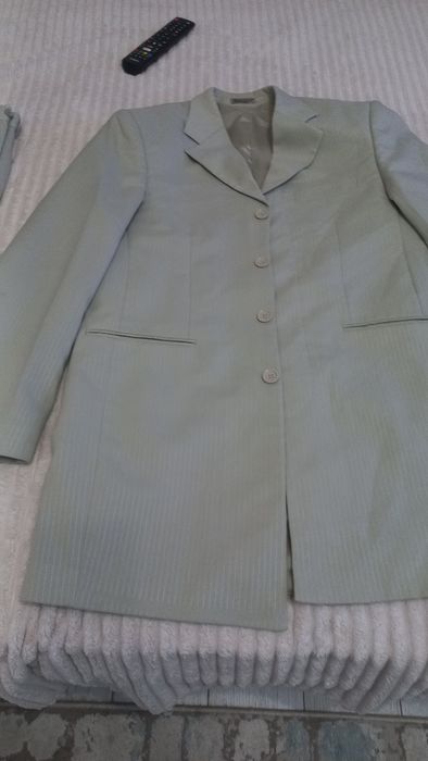 Продам костюм выпускной за 5000  размер 46