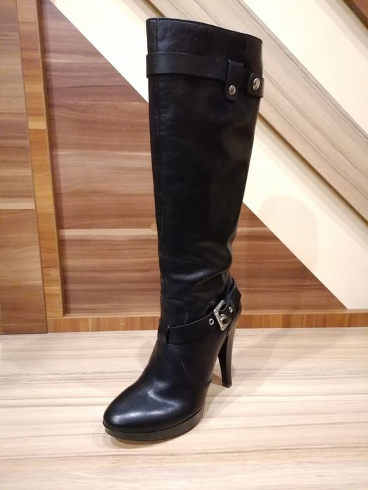 Vând cizme noi din piele