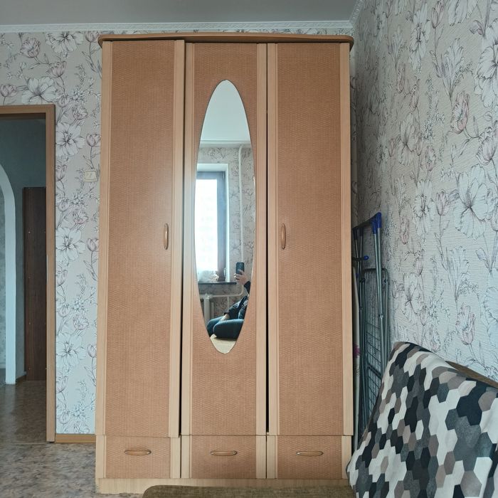 Продам шкаф срочно