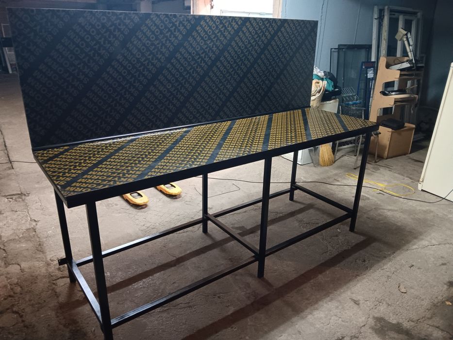 Метална работна маса