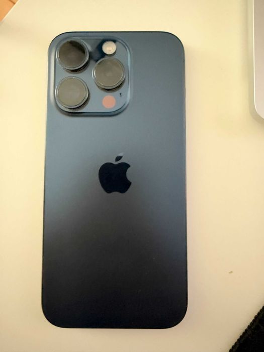 iPhone 15 pro blue
