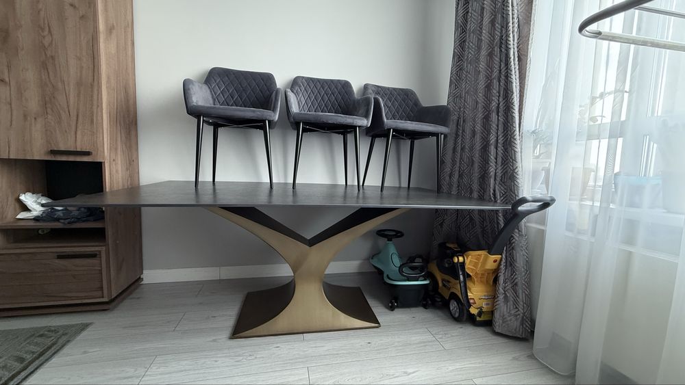 Продам стол дизайнерский