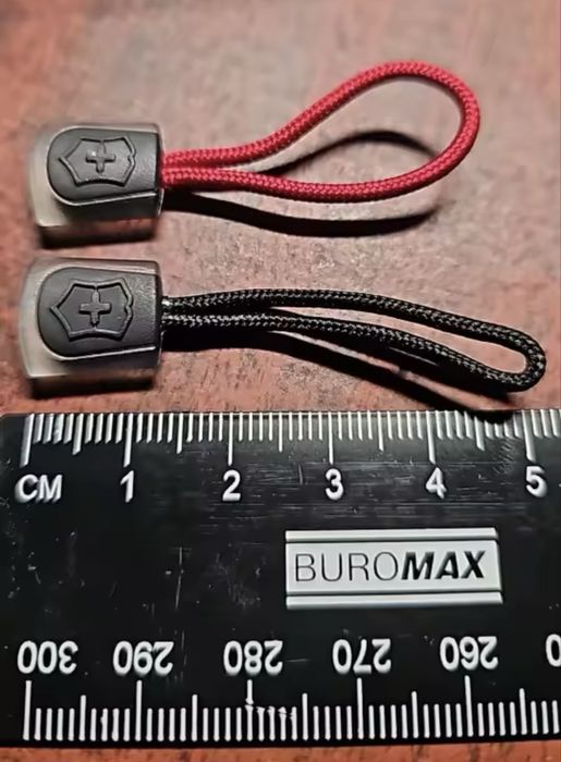 Agatatoare Fermoar Swiss + Elvetia Pentru haine , rucsace etc