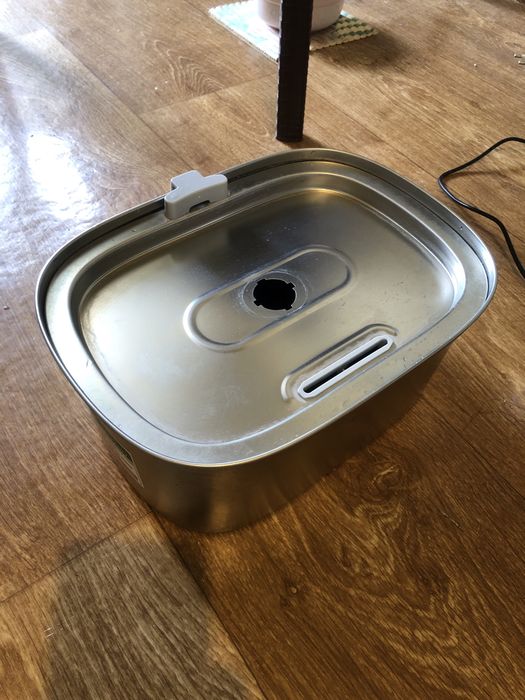 Продам фонтан(поильник) для котов и собак