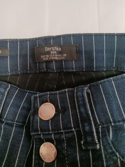 Продавам дънки  26 разер ,  на  PINKO-50лв  ;ZARA -20лв ;Berchka15лвk