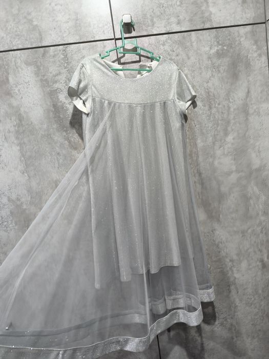 Продам красивое платье на девочку