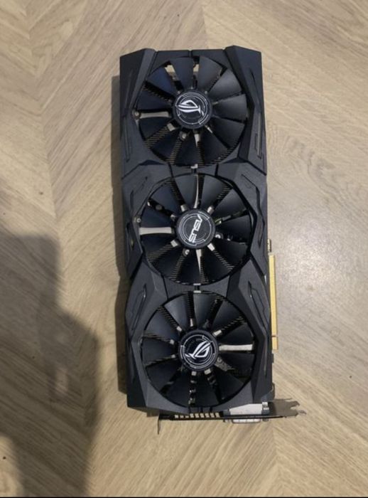 Vnd rx 480 asus strix 8 gb DDR5
Cu cutie 
În stare perfectă pastă scim