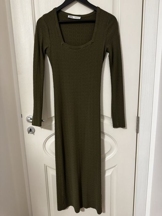 Зимна вталена рокля ZARA