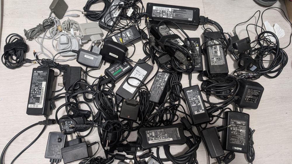 Incarcatorare laptop lot