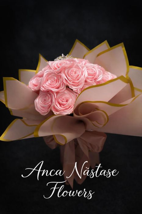 Buchet de 19 trandafiri din satin