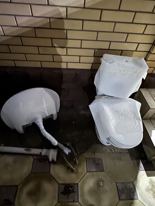 Б/у унитаз и раковина