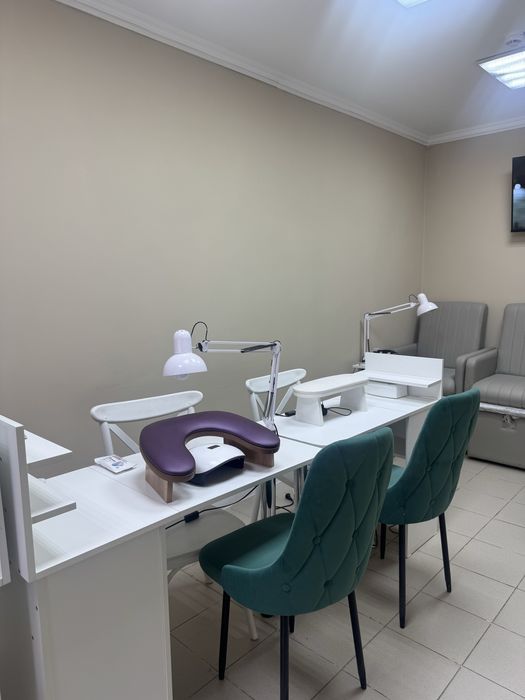 Сдаем в аренду стол для маникюра