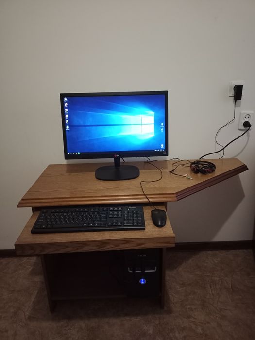 Продам офисный компьютер со столом