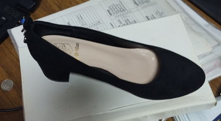 Туфли замшевые 40 размер на небольшом каблуке