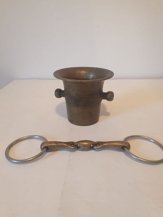 Mojar vechi bronz, zăbala veche