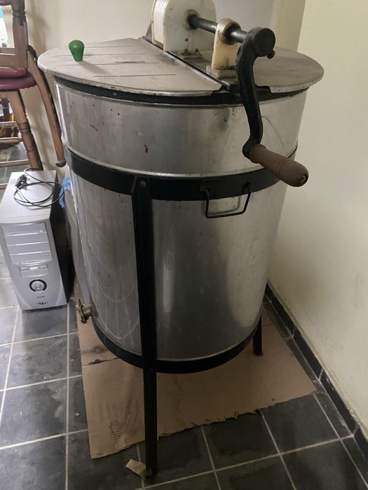 Центрофуга за мед