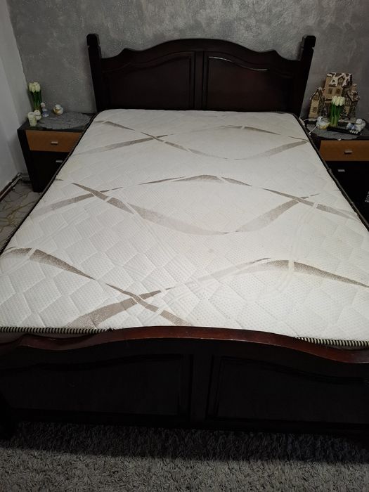 Vând pat din lemn 2 persoane cu saltea utilizat