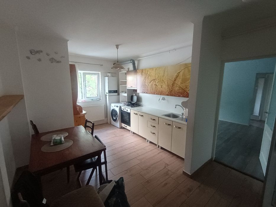 Închiriez- apartament 3 camere+garaj
