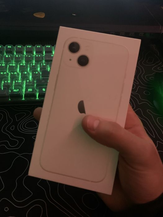 белый Iphone 13 128гб